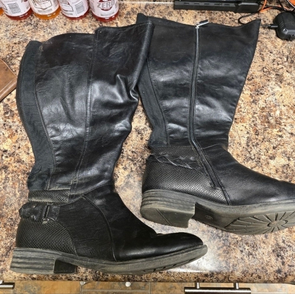 Black Knee-High Leather Boots - Picture 5 of 13